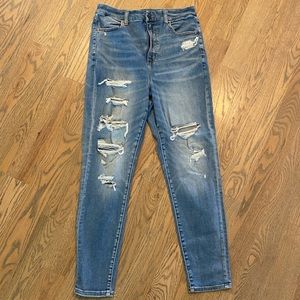 Distressed skinny jeans